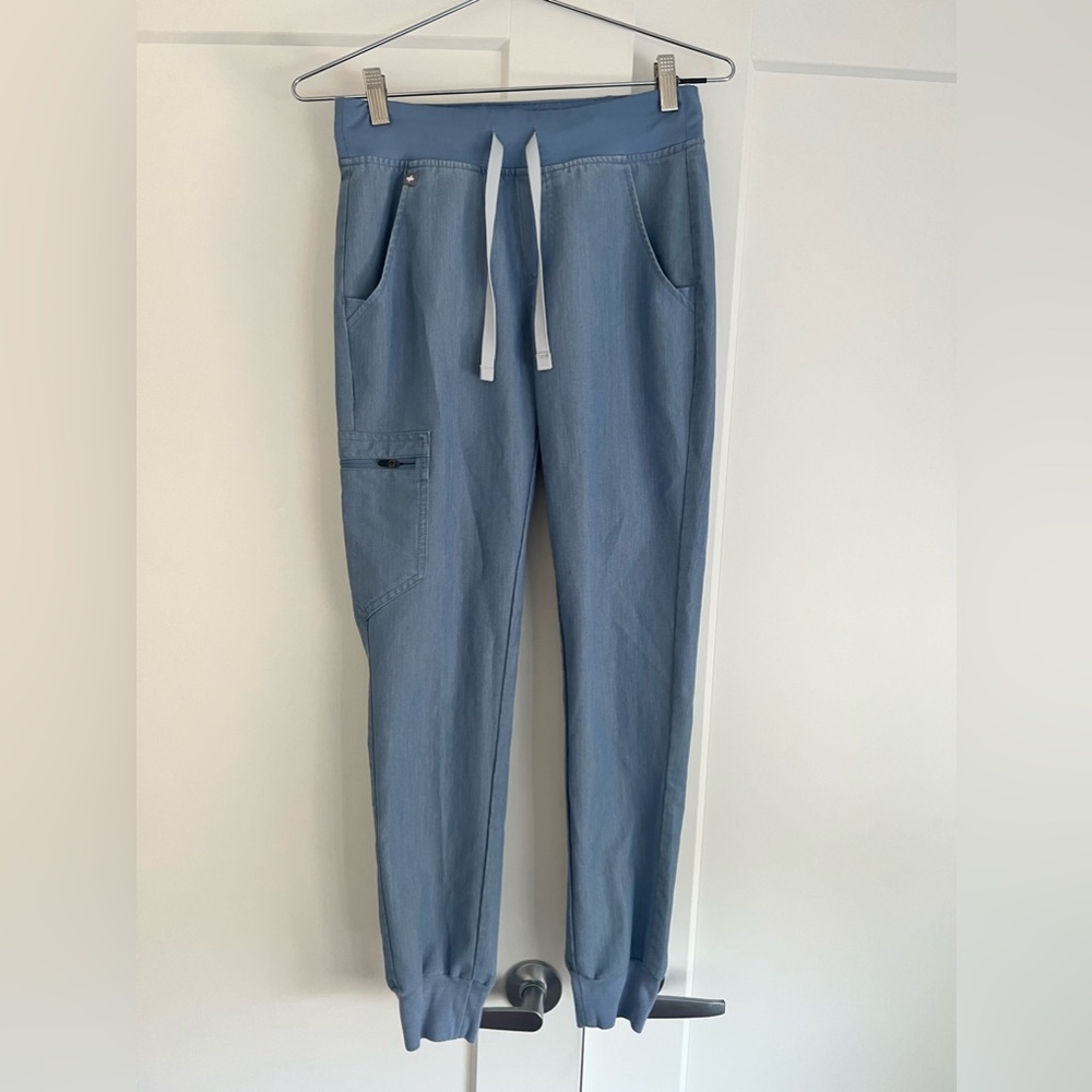FIGS Zamora Jogger Scrub Pant in light blue- XS